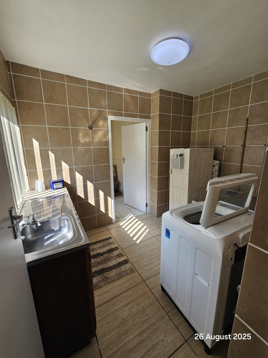 6 Bedroom Property for Sale in Jongensfontein Western Cape